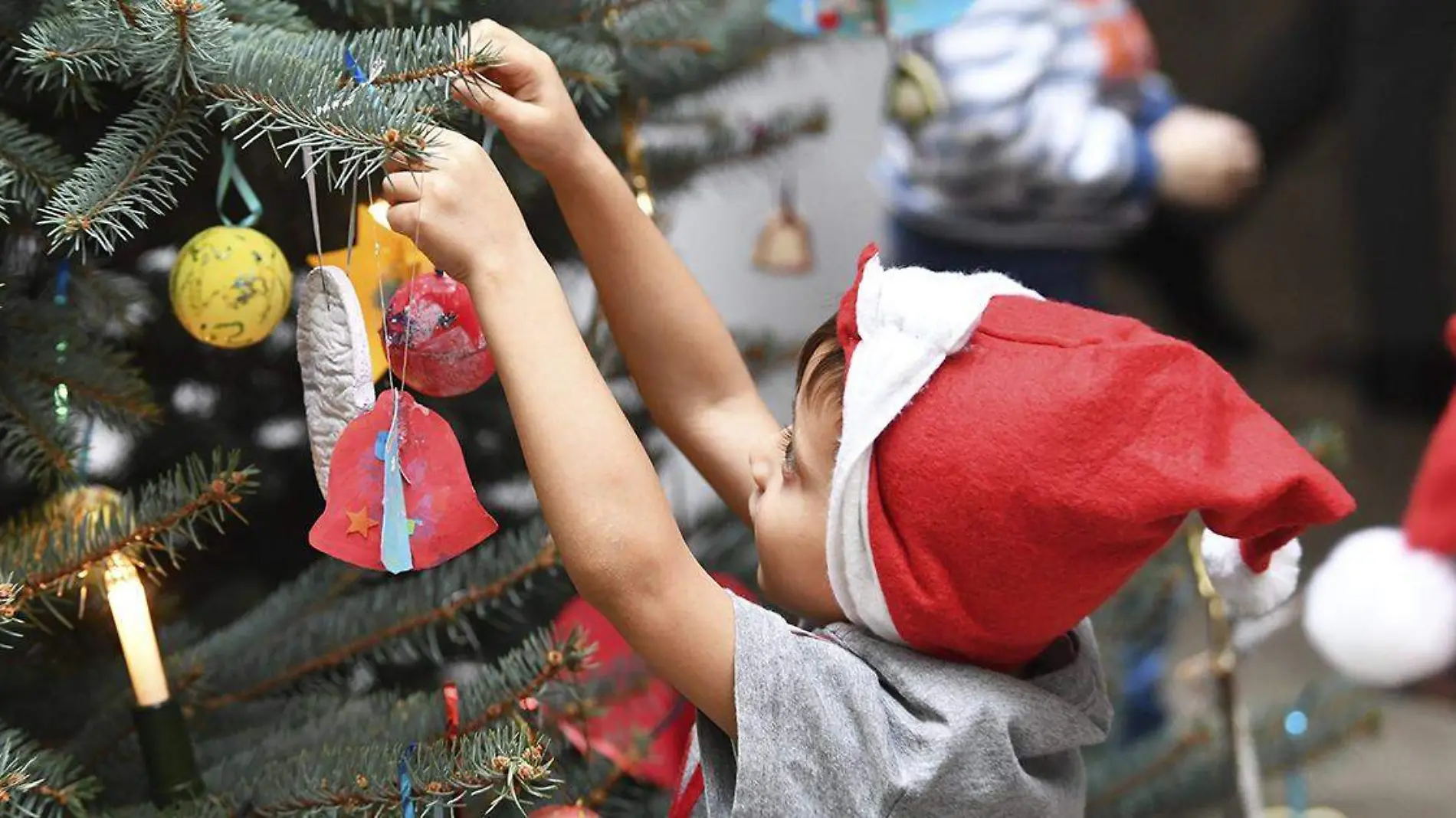 Uno de los momentos más esperados del año, sobretodo para los pequeños, es la colocación dle árbol de navidad